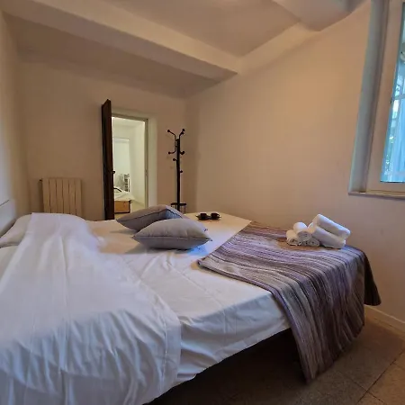 Stazione Pietra L. Ampio In Centro. Apartamento Pietra Ligure